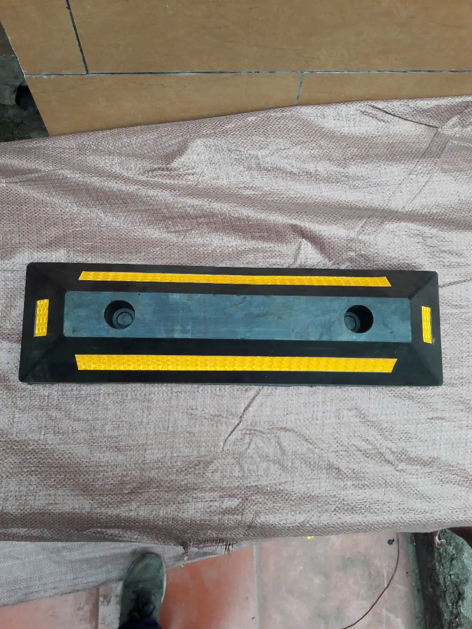 Chặn Lùi Xe Cao Su