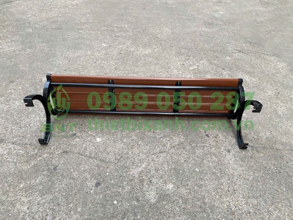 Khung ghế được gia cố chắc chắn, chịu tải trọng tốt