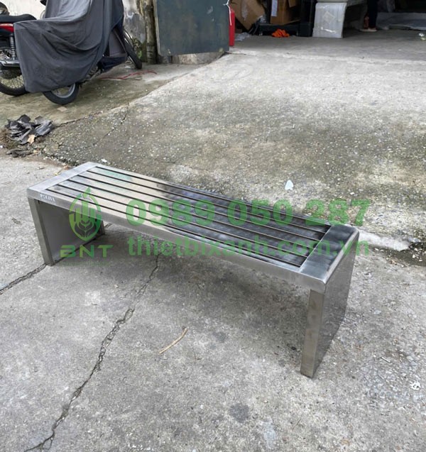 Ghế băng dài có chất liệu inox cao cấp chống gỉ sét phủ hợp sử dụng ngoài trời