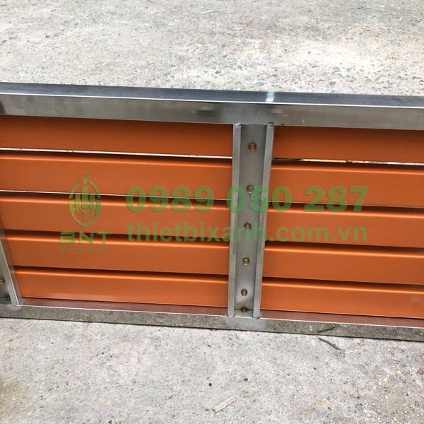 Khung inox chắc chắn được gia cố làm tăng khả năng chịu tải