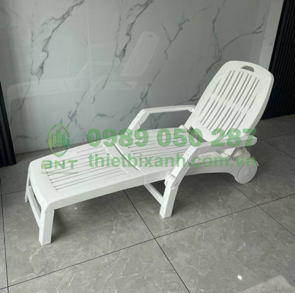 Ghế nhựa hồ bơi có bánh xe di chuyển có độ bền cao phù hợp sử dụng ngoài trời