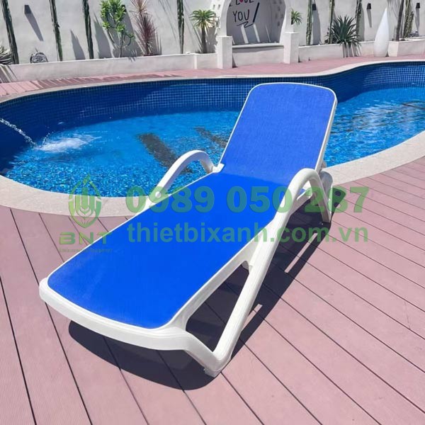 Ghế tắm nắng hồ bơi bằng nhựa màu xanh dương + trắng