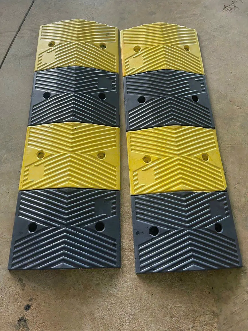 Gờ Giảm Tốc Cao Su - thietbixanh.com.vn