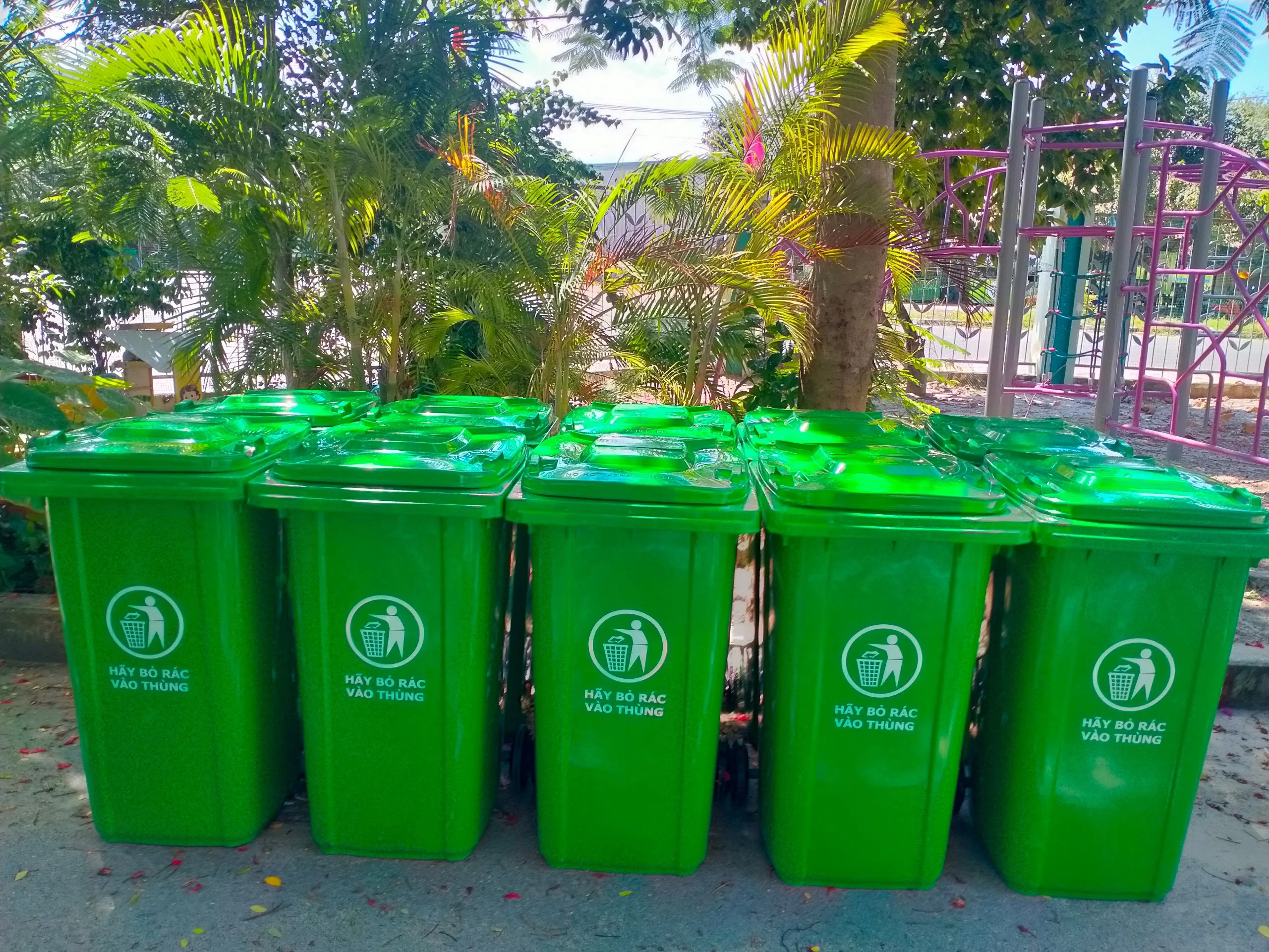 Thùng Rác Công Cộng 240L – Giải Pháp Thu Gom Rác Hiệu Quả Cho Đô Thị