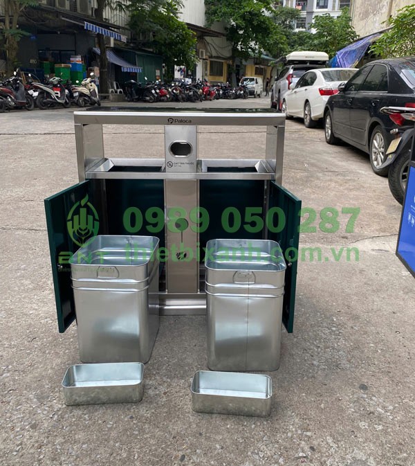 Thùng tôn hoa bên trong thùng giúp vệ sinh rác thải nhanh chóng, dễ dàng