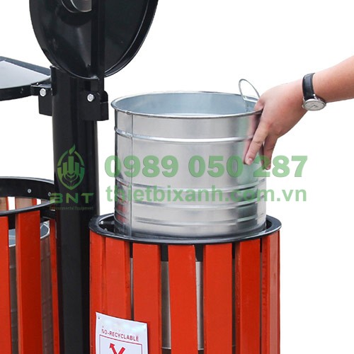 Trang bị thùng tôn hoa bên trong giúp người sử dụng dễ dàng vị sinh rác thải khi đầy