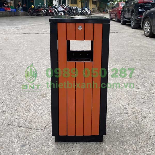 Thùng rác gỗ vuông ngoài trời có gạt tàn đẹp mắt
