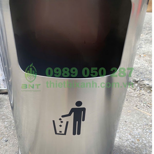 Nắp thùng rác tiện lợi, dễ dàng bỏ rác chi cần 1 thao tác