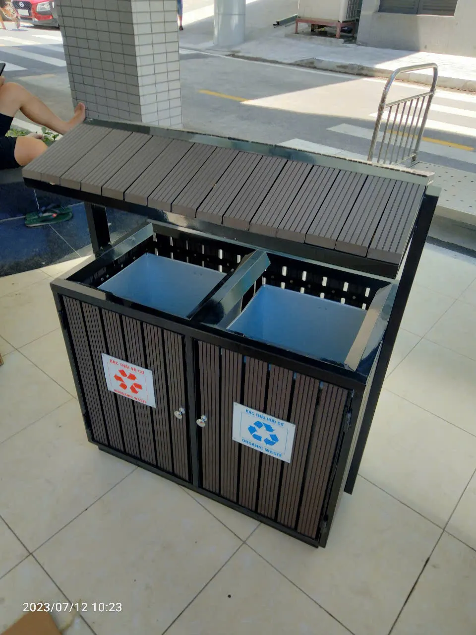 Thùng Rác 2 Ngăn Inox – Bền Đẹp, Chống Gỉ, Phù Hợp Mọi Không Gian