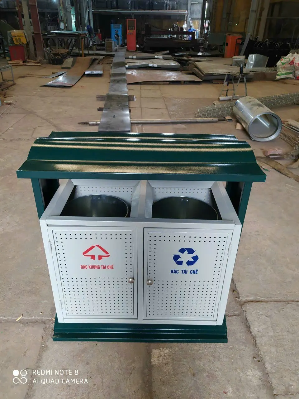 Thùng Rác Công Cộng 2 Ngăn Thép Sơn Tĩnh Điện – Chất Lượng Tốt, Giá Hợp Lý