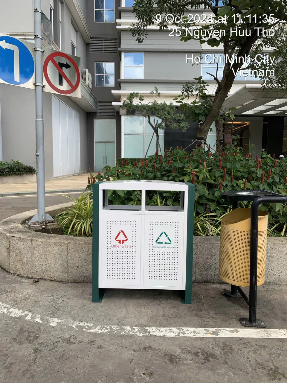 Thùng Rác Công Cộng 2 Ngăn Thép Sơn Tĩnh Điện – Chất Lượng Tốt, Giá Hợp Lý