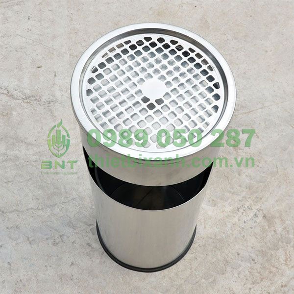 Kiểu dáng hình trụ tròn bên trên thiết kế khay gạt tàn inox