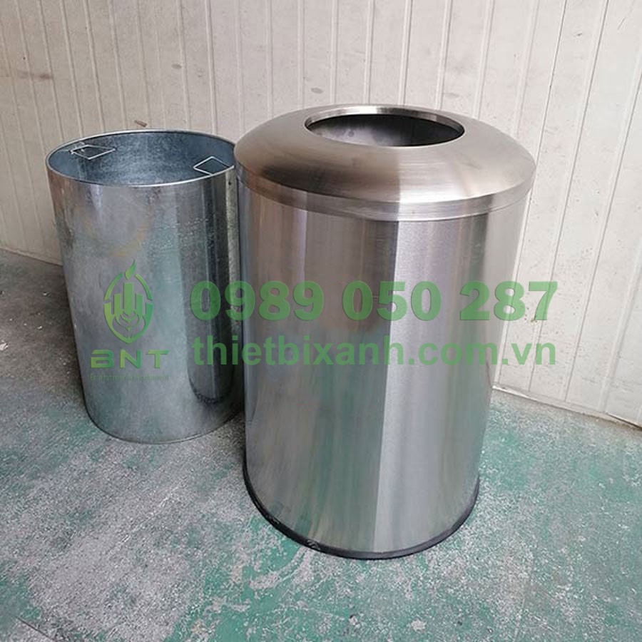Thùng tôn hoa bên trong giúp vệ sinh rác thải khi đầy 1 cách nhanh chóng, đơn giản