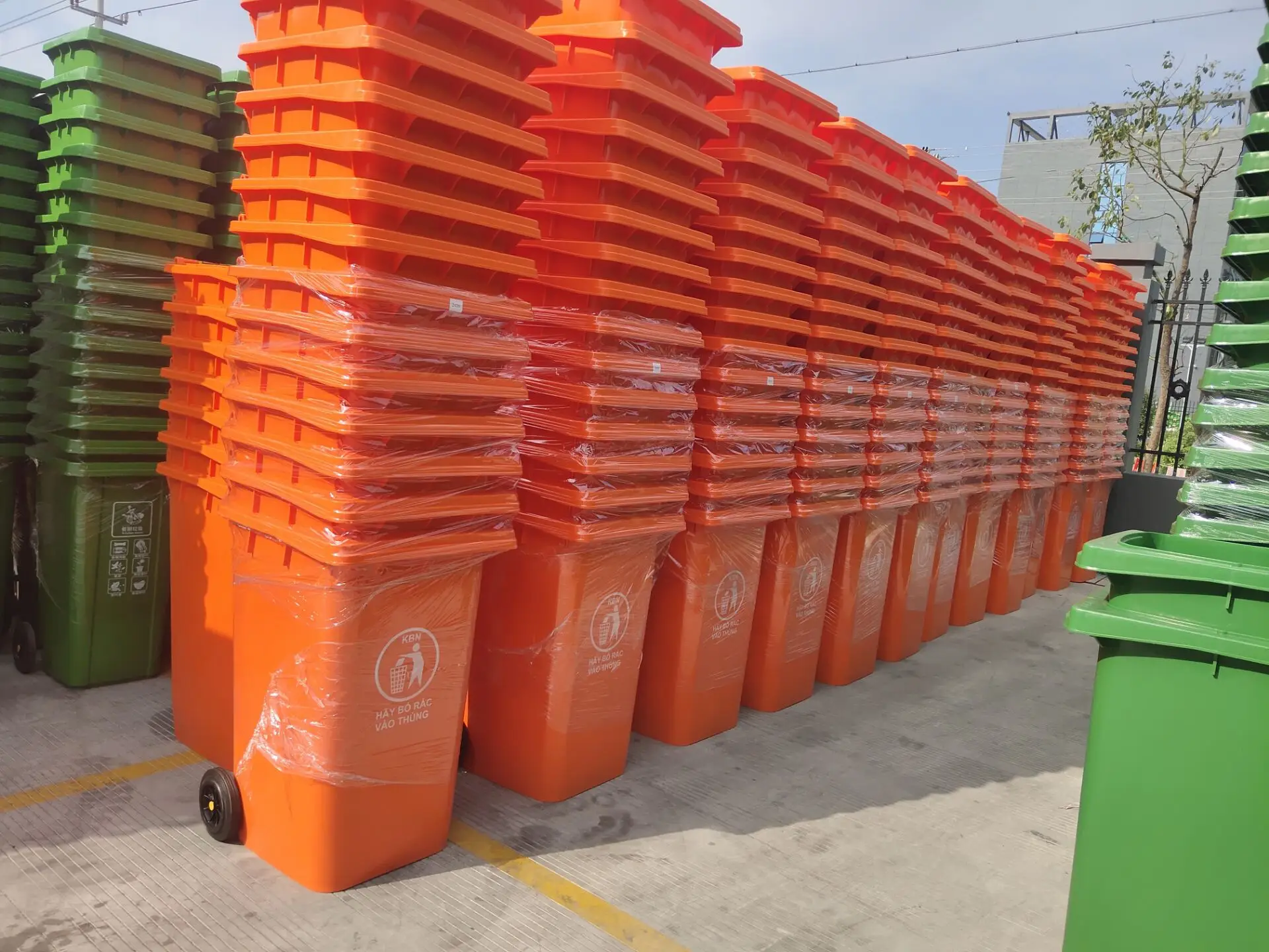 Thùng Rác Nhựa 240L – Giải Pháp Thu Gom Rác Hiệu Quả, Giá Tốt