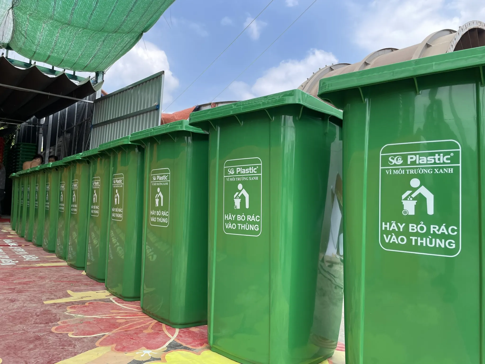 Thùng Rác Công Cộng 240L – Giải Pháp Thu Gom Rác Hiệu Quả Cho Đô Thị