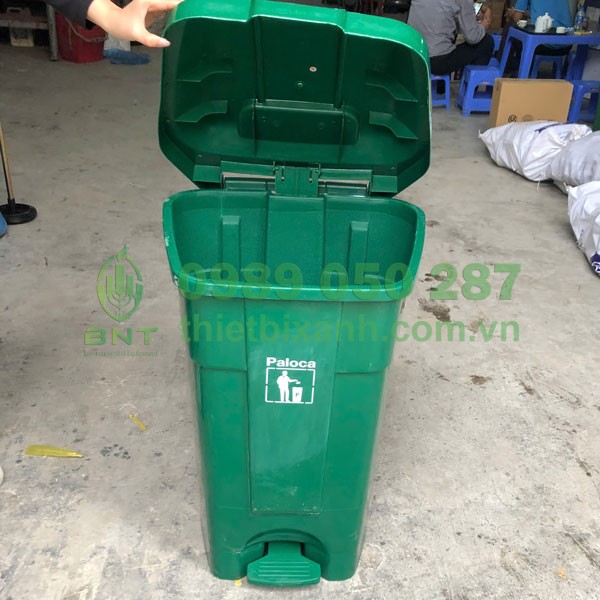 Thùng rác nhựa 70L có kiểu cách đạp chân để mở nắp