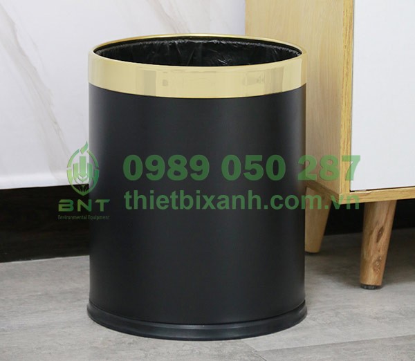 Hình ảnh thùng rác thép sơn đen viền inox màu vàng