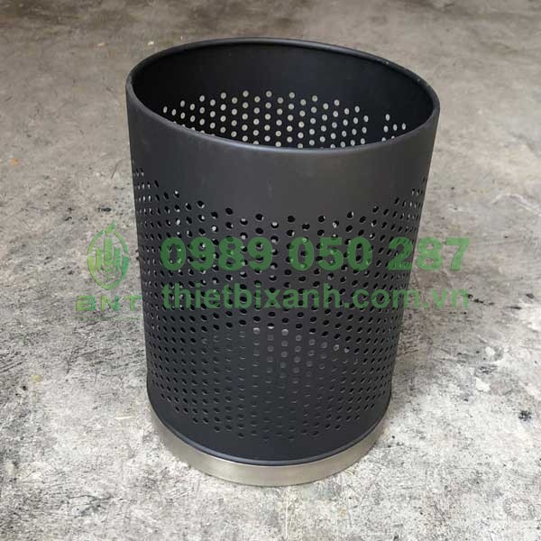 Thùng rác thép sơn tĩnh điện màu đen dập lỗ đế inox trắng
